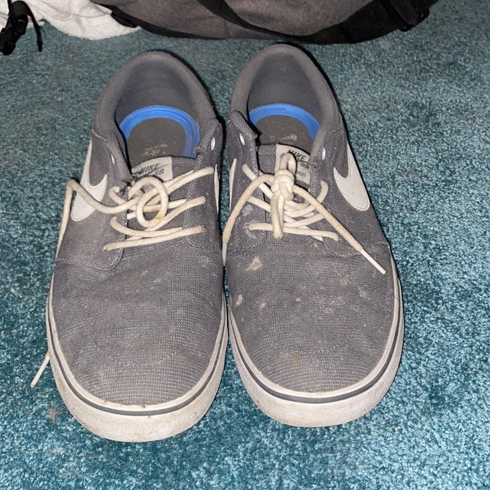NIKE SKATE SHOES
